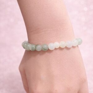 Green and White Beaded Jade Bracelet - Elegant Stretch Bracelet